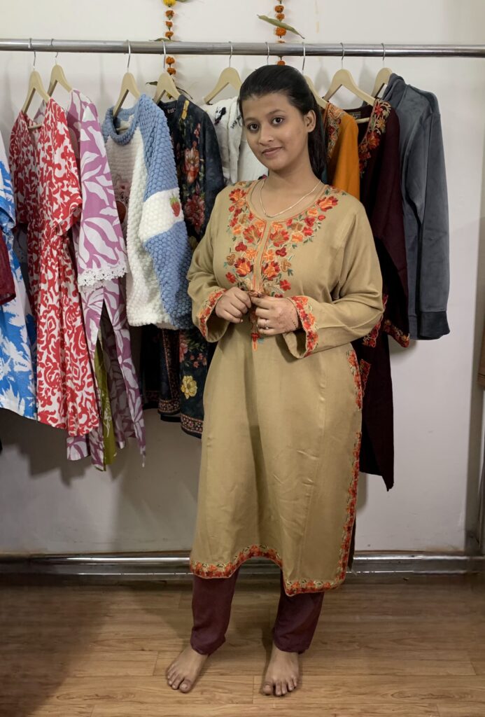 LIGHT BEIGE KASHMIRI PHERAN IN PURE PASHMINA